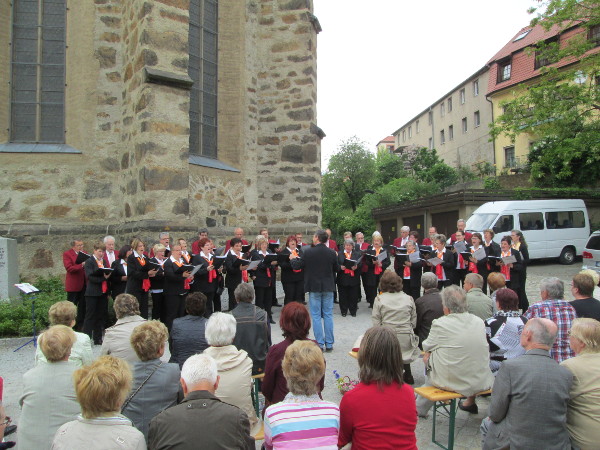 Vor der Michaeliskirche