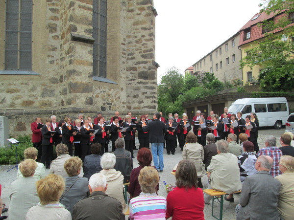 Vor der Michaeliskirche