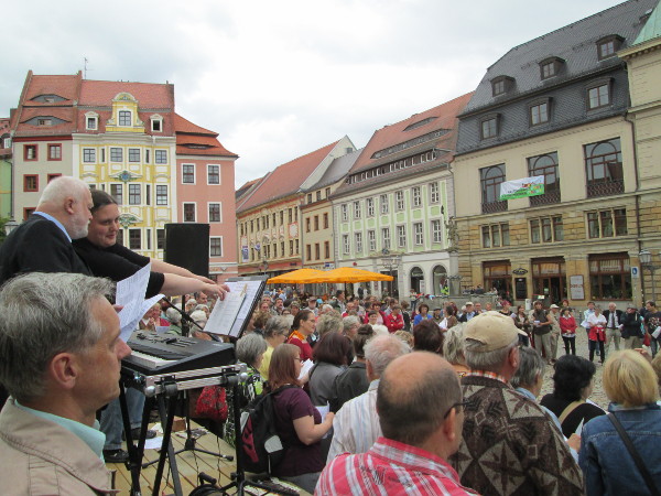 Vor dem Rathaus